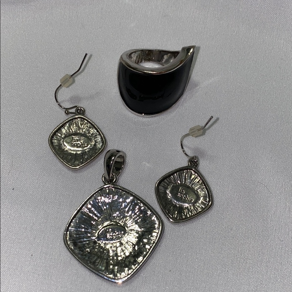 Silver Filigree Earrings with Ornate Design - Picture 4 of 6